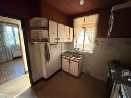 Cocina con salida a la galería — casa de piedra en Cutián, Cerdedo-Cotobade