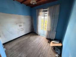 Dormitorio con balcón — casa de piedra en Cutián, Cerdedo-Cotobade