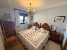 Dormitorio doble de la planta baja — casa pareada en San Vicente do Mar, O Grove