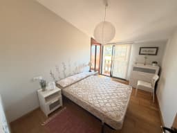 Segundo dormitorio de matrimonio con balcón — casa pareada en San Vicente do Mar, O Grove