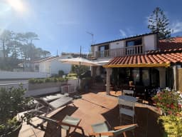 Fachada de la casa y terraza — casa pareada en San Vicente do Mar, O Grove