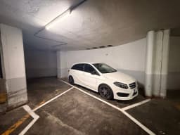 Piso reformado con garaje y vivienda turística en el centro de Vigo — foto 39