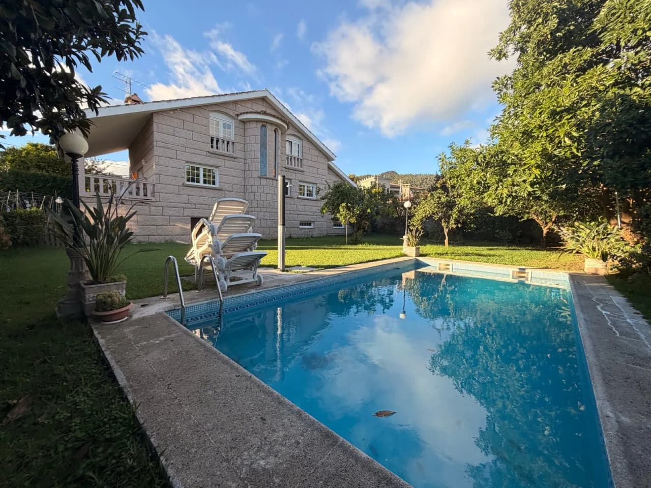 Casa de piedra con piscina y jardín en Camos, Nigrán — foto 1