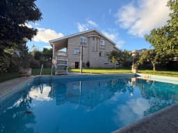 Casa de piedra con piscina y jardín en Camos, Nigrán — foto 6