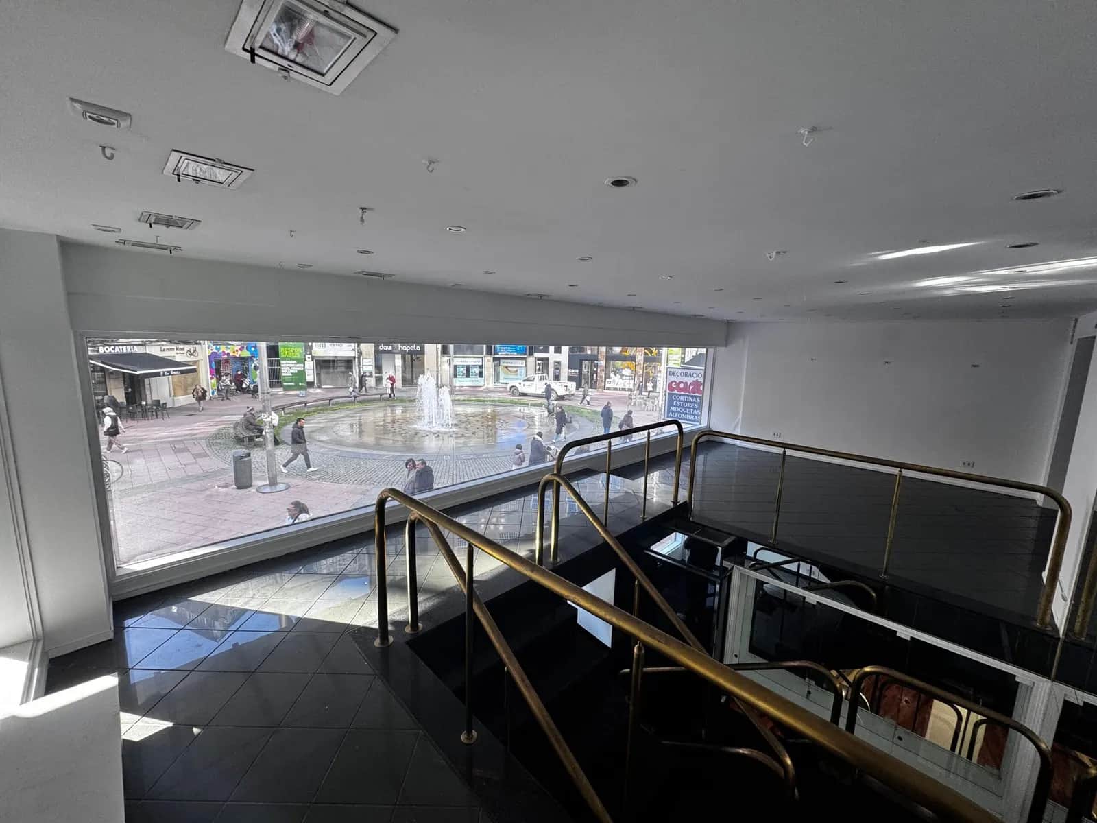 Local comercial en el centro de Pontevedra — foto 1