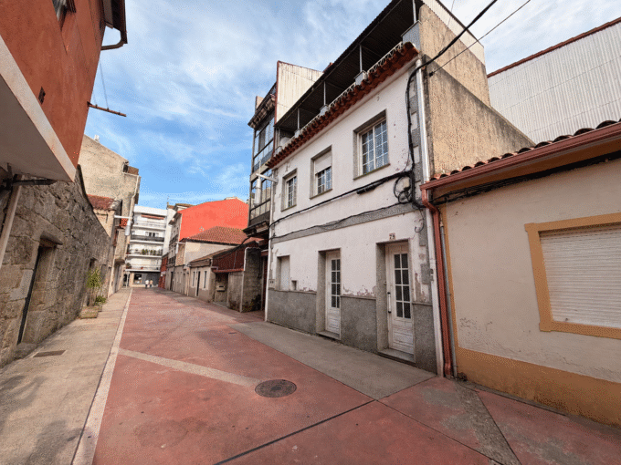 Propiedad con terraza y vistas al mar para reformar en Banda do Río, Bueu